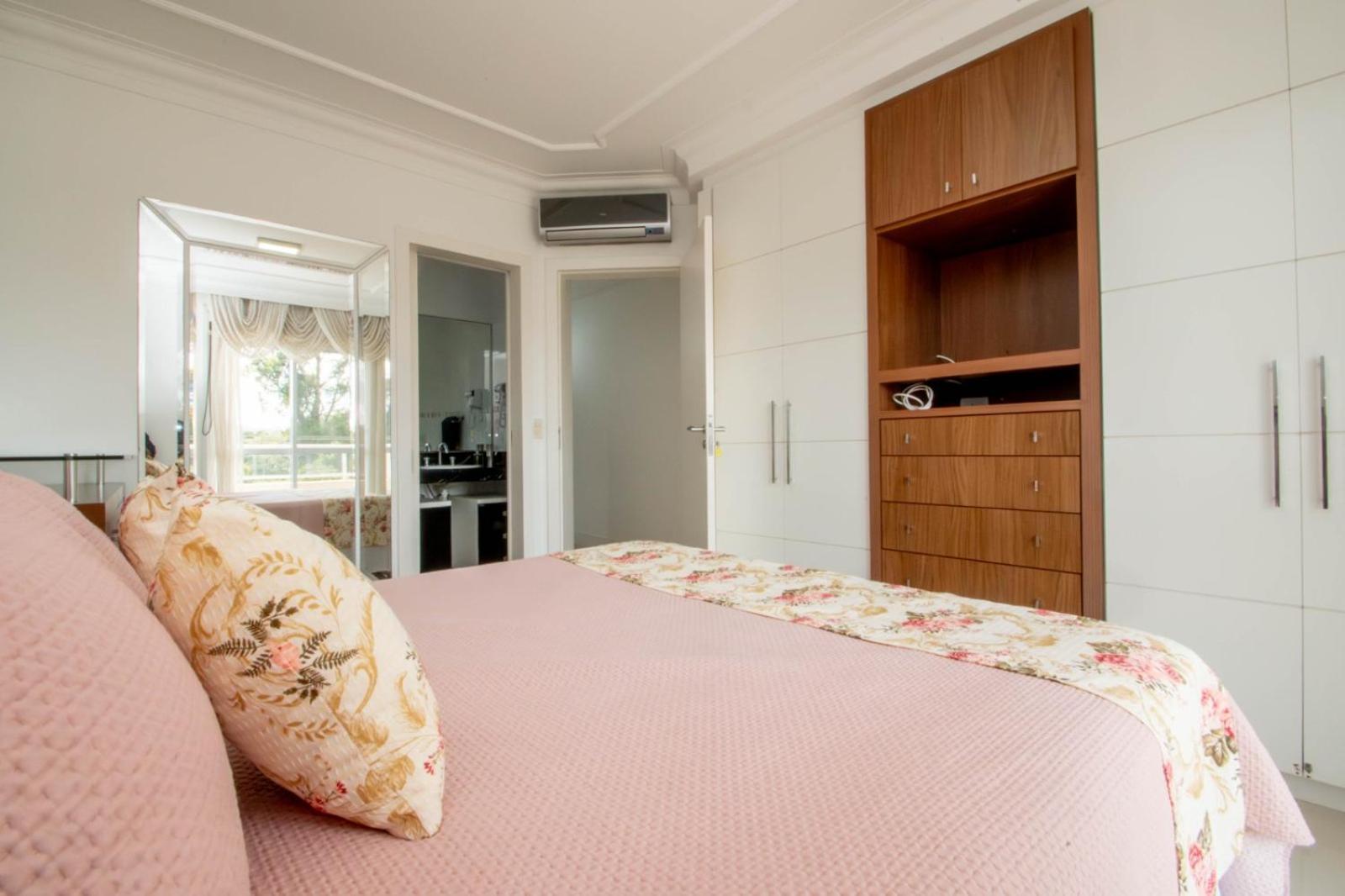 Apto De 4 Em Jurere Internacional Apartment